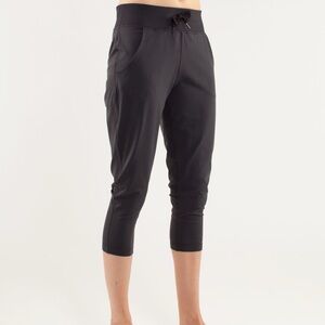 Lululemon Relaxed Fit Gray Jogger Cropped Pants Size 6